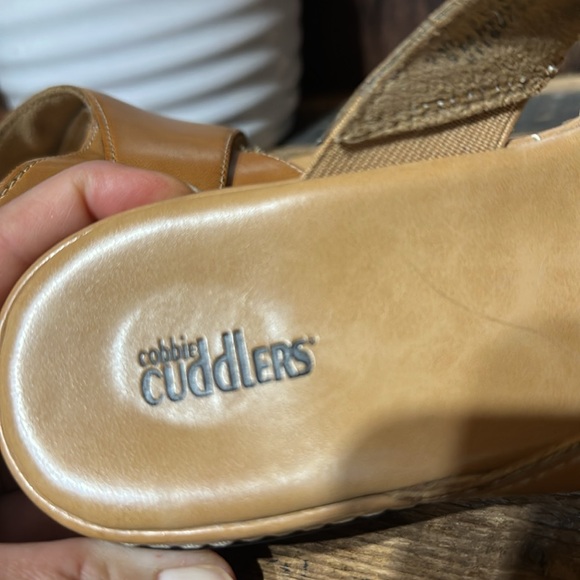 Cobbie Cuddlers Tan Leather Clogs - Picture 7 of 9